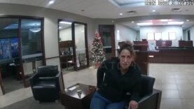 Bank-Calls-Cops-for-Woman-Trying-to-Cash-Bad-Checks